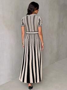 SHEIN Tall 时尚多彩针织长款毛衣连衣裙，女款，立领，短泡泡袖，条纹设计 - 黑與白 - 查看 2