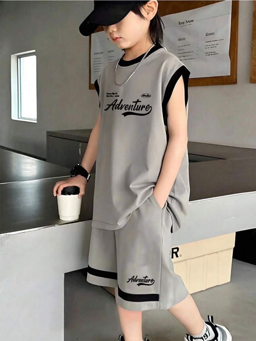 SHEIN Genkimix Kids 男童休闲运动日常穿着套装,包括圆领宽松字母印花短袖T恤和松紧腰宽松字母印花短裤,夏季男童篮球服 - 杏色 - 查看 1