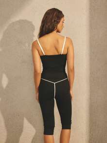 Aralina Bộ đồ thể thao mặc nhà gồm áo hai dây ôm sát, quần legging lửng cạp cao phối đường may tương phản, thích hợp cho tập luyện. - Đen và trắng - Xem 2