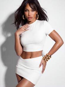 Normani 女士刺绣短袖露脐T恤和迷你裙休闲两件套 - 白色 - 查看 5