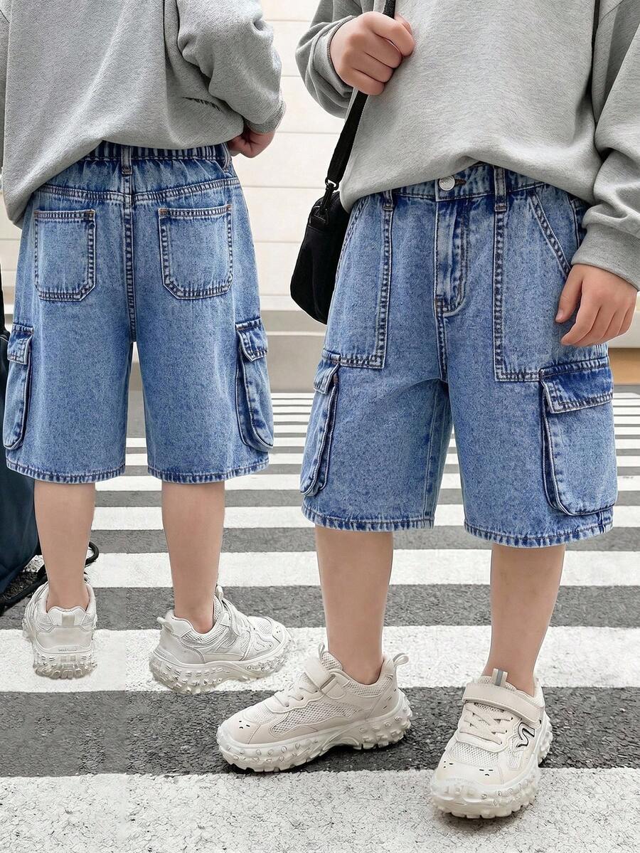 SHEIN Shorts en denim ample à jambes larges, style Y2K basique et simple, mélange de blanc et bleu, pour garçons pré-adolescents. Vêtements souples pour un port quotidien, pour l'été et le printemps, pour la rentrée scolaire - Bleu azur - Voir 1