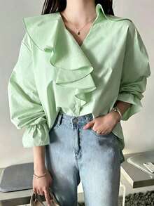 Blusa holgada con cuello en V, parches y volantes en el bajo - Azul - Ver 10