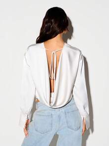KIZN Áo kiểu satin dài tay, cổ đổ, khoét sâu, chất liệu thanh lịch, có chi tiết buộc dây phía sau. - Màu be - Xem 2