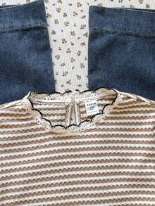 SHEIN Tween Girls' Knit Casual Minimalist Striped Textured Cropped Top, Suitable For Spring/Summer, Casual, Personalized Styling, Everyday Wear - Khaki - View 5