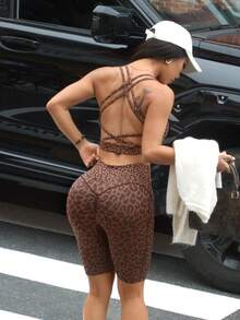 Sirith 1 pièce Short de sport sexy sans couture pour femmes avec imprimé léopard 3D et lignes. Idéal pour la course, le fitness, le yoga, le cyclisme. Short de cycliste marron à imprimé animal pour femmes. Short de sport taille haute pour femmes - Marron - Voir 6