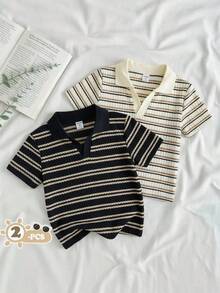 SHEIN Explorewe 两件套男童休闲学院风华夫格条纹针织V领Polo衫，适合4-7岁男孩春夏穿着。这款阳光男孩Polo衫适合上学和居家穿着。无论上学还是在家，男孩们都可以穿着这件休闲、舒适又时尚的Polo衫。这款上衣百搭耐穿，适合男孩们的日常生活和聚会场合。让男孩们保持时尚舒适，充满活力和乐趣！ - 彩色 - 查看 4