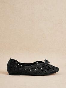 Rosivie Women Casual Versatile Commuter Hollow Embroidery Flats - Black 3 - View 4