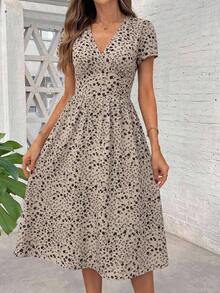 SHEIN Clasi Đầm nữ cổ chữ V họa tiết hoa nhí xếp ly eo, có túi, thanh lịch, thích hợp mặc hàng ngày và đi nghỉ mát, màu mơ, mùa xuân/hè. - Màu Khaki - Xem 4