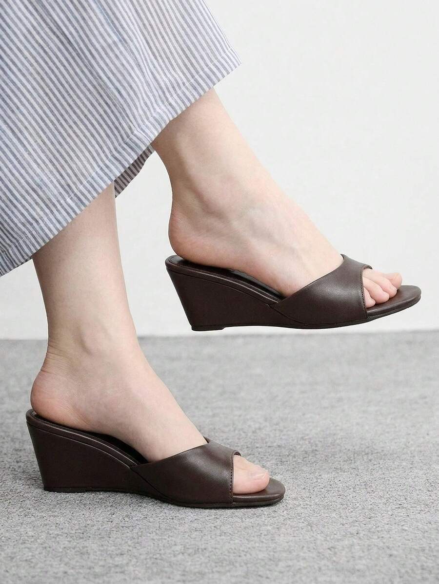 CUCCOO BIZCHIC 女士简约休闲时尚度假纯色坡跟凉鞋 - 咖啡棕 - 查看 1