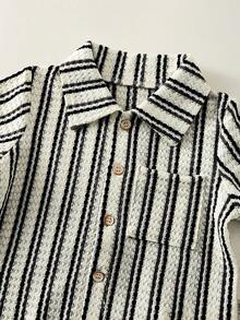 SHEIN 三件套包括：内衣、男婴夏季休闲度假卡其色条纹衬衫、字母印花T恤上衣和蓝色牛仔短裤套装、度假套装、条纹套装、幼儿男童套装 - 彩色 - 查看 7