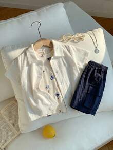 SHEIN Bộ 3 món/set áo sơ mi kẻ sọc vàng, áo thun trắng in hình, quần short xanh, trang phục đi chơi mùa hè dễ thương cho bé trai, set áo thun vui nhộn cho trẻ em - Nhiều màu - Xem 8