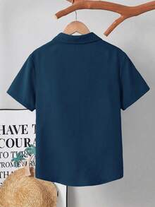 SHEIN Camisa de manga corta de corte slim con botones en el cuello y unicolor, estilo de vacaciones para niño preadolescente - Azul - Ver 2