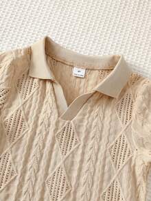 SHEIN 两件装男童舒适休闲度假风 Polo 衫，翻领拉链设计，搭配同款纹理面料短裤，适合户外玩耍、街头摄影、派对、城市漫步等场合。 - 卡其色 - 查看 5