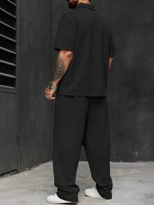 Manfinity Homme 大码男士纯色短袖 Polo 衫和裤子休闲西装 - 黑色 - 查看 2