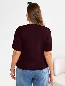SHEIN Essnce Áo thun nữ cỡ lớn thời trang xuân/hè, thoải mái, co giãn, dễ chịu, cơ bản, đa năng, tôn dáng, vạt áo bất đối xứng, eo nhún, tay ngắn, màu đen, trang phục mùa hè, áo ôm dáng, áo đi chơi. - Màu Đỏ Sâu - Xem 2