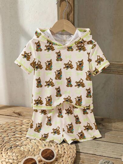 SCOOBY-DOO X SHEIN Bộ đồ mùa hè cho bé trai in hình chó, tay ngắn, có mũ và quần short.