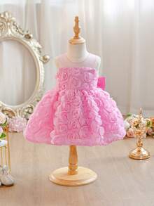 SHEIN Glamorique Kids 女嬰粉色3D花朵洋裝，網紗緞面泡泡袖，後背蝴蝶結綴珠派對禮服，玫瑰花選美禮服，適用婚禮、生日、表演 - 淺粉色 - 查看 3