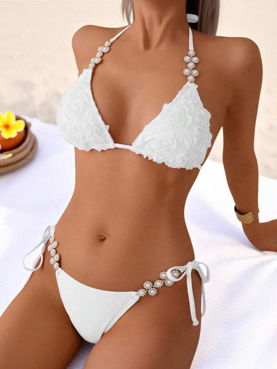Swim Mod 女士优雅金属仿珍珠项链配饰,白色 3D 花卉印花吊带泳衣白色比基尼套装,适合夏季海滩度假 - 白色 - 查看 1