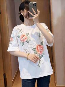 GlowEve Camiseta casual de mujer de cuello redondo de manga corta con bordado floral 3D y perlas, elegante y romántica para el verano - Blanco - Ver 5