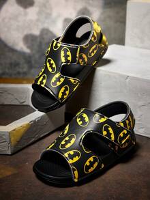 BATMAN X SHEIN 夏季兒童印花EVA涼鞋，透氣快乾，柔軟舒適，適合男孩在室內外、浴室、遊樂場、游泳池、海灘穿著的洗澡拖鞋涼鞋 - 黑色 - 查看 6