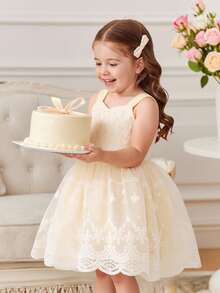 SHEIN Glamorique Kids 女婴公主裙，香槟色薄纱裙，吊带裙，花童，生日派对，婚礼，无袖，刺绣花边，后背蝴蝶结 - 白色 - 查看 4