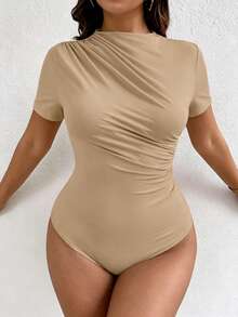 Elenzga Bodysuit Khaki Elegan Musim Panas untuk Wanita Ukuran Plus, Cocok untuk Acara Malam Hari di Klub, Leher Bulat Asimetris Elastis dengan Detail Kerut, Lengan Pendek, Warna Polos, Serbaguna untuk Kerja. - Khaki - View 6