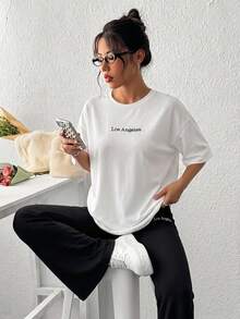 SHEIN EZwear 针织字母刺绣落肩圆领短袖T恤和喇叭裤套装 - 黑與白 - 查看 5