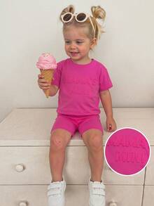 SHEIN Bộ đồ mặc nhà thoải mái cho bé gái, gồm áo cổ tròn và quần legging màu hồng, in chữ "Mommy's Baby" (Con yêu của mẹ). - Màu Hồng Tươi - Xem 3