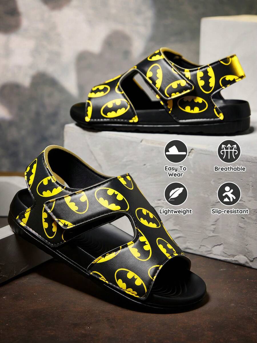 BATMAN X SHEIN 夏季兒童印花EVA涼鞋,透氣快乾,柔軟舒適,適合男孩在室內外、浴室、遊樂場、游泳池、海灘穿著的洗澡拖鞋涼鞋 - 黑色 - 查看 1