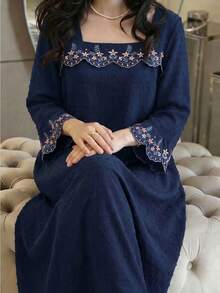 Al Najma 大码女式印花方领长袖阿拉伯风格连衣裙 - 藏蓝色 - 查看 1