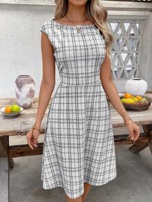 SHEIN Clasi Women's Fashionable Elegant Plaid Cap Sleeve Vacation Dress Office Black And White Checkered Summer - White - View 4