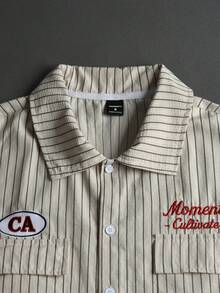 STYNVO Camisa de manga corta casual de verano para hombres con botones delanteros, rayas y bordado de letras - Beis - Ver 4