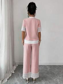 SHEIN Elenzya 女款優雅性感浪漫度假通勤高爾夫蕾絲飾邊寬鬆襯衫＋長褲兩件套，丁香紫夏季早午餐，粉色與白色 - 粉色 - 查看 2