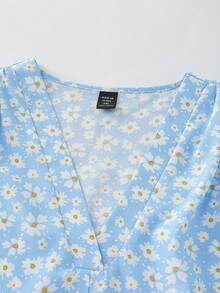 SHEIN Clasi 大码女式雏菊印花纽扣V领衬衫 - 淺藍色 - 查看 3