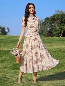 Modelyn 女款優雅花卉印花扭轉領花瓣袖縮腰洋裝，度假風 - 彩色 - 查看 6