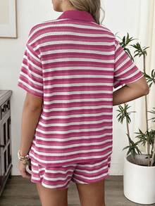 SHEIN 2 piezas Conjunto de maternidad - Camisa a rayas degradadas con pantalones cortos con cordón elástico en la cintura - Rosa Fucsia - Ver 2