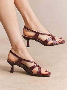 Rosivie Sepatu Wanita Musim Panas Tali Silang Gesper Hak Persegi Hak Sedang Sandal Kulit Modis Sederhana untuk Berkencan dan Beraktivitas di Luar Rumah - Merah - View 7