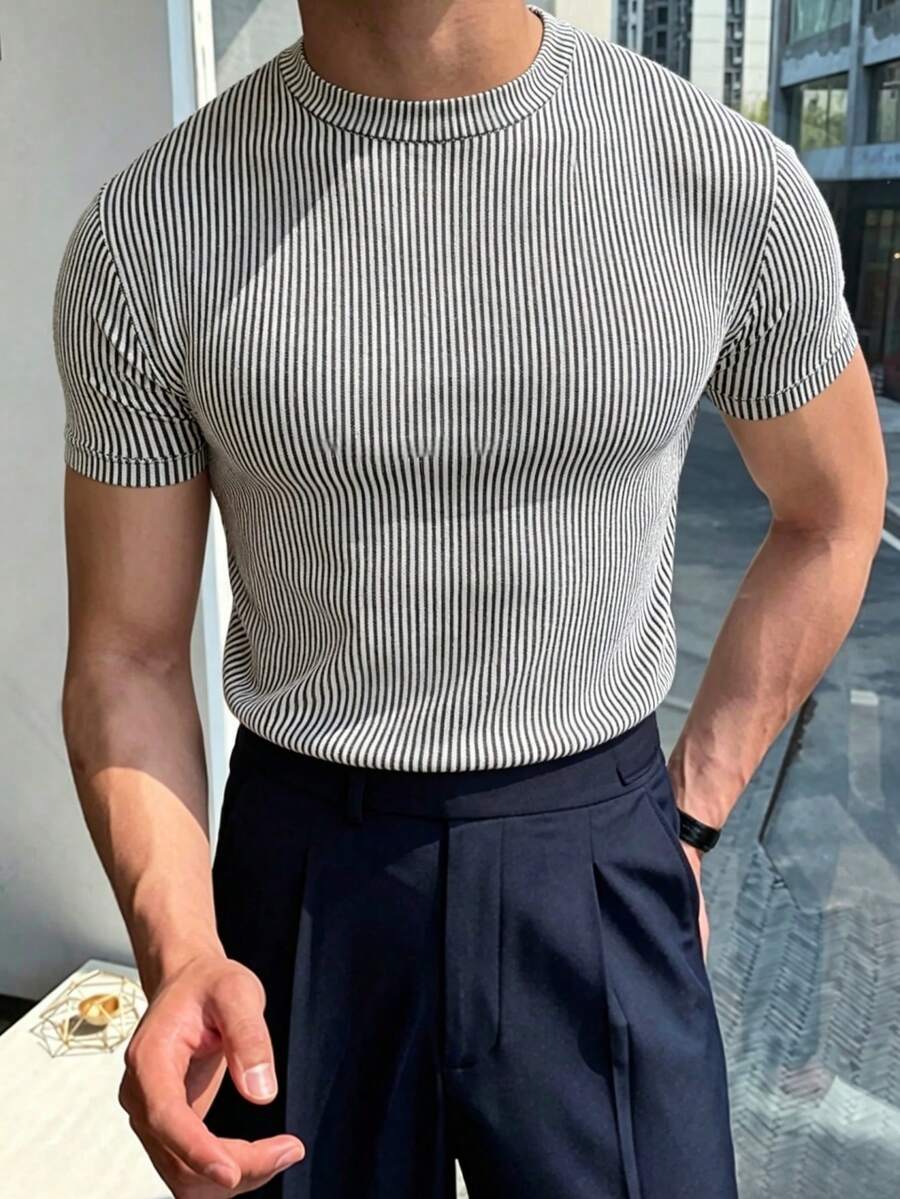 Manfinity Dauomo Kaos Kasual Musim Panas Serbaguna dengan Leher Bulat dan Garis-garis - Hitam dan Putih - View 1