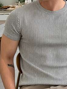 Manfinity Dauomo Kaos Kasual Musim Panas Serbaguna dengan Leher Bulat dan Garis-garis - Hitam dan Putih - View 3