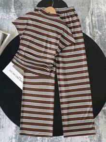 SHEIN 少女春夏纯色咖啡色立体压纹字母图案针织圆领休闲宽松短袖T恤上衣搭配休闲宽松长裤套装，适合上学、日常、各种场合，是返校季和校园穿搭的理想之选。 - 咖啡棕 - 查看 9