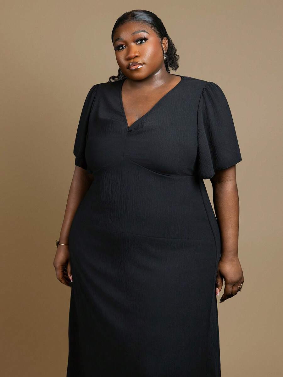 CurvyTilda Große Größen Lässig Elegantes Resort V-Ausschnitt Tailliertes A-Linien Kleid Für Frauen Elegantes Damen Midi Kleid Fließendes Kleid Frühling Bis Sommer Schwarz, Für Sanduhr-Körperform - Schwarz - Übersicht 1
