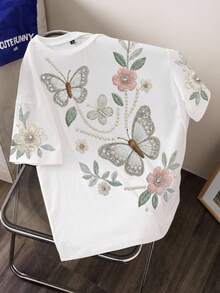 SHEIN Essnce 休閒復古優雅通勤百搭保暖蝴蝶珍珠刺繡印花圖案，適合海灘、度假、女性夏季，寬鬆圓領短袖T恤 - 彩色 - 查看 3