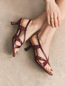 Rosivie Sepatu Wanita Musim Panas Tali Silang Gesper Hak Persegi Hak Sedang Sandal Kulit Modis Sederhana untuk Berkencan dan Beraktivitas di Luar Rumah - Merah - View 6