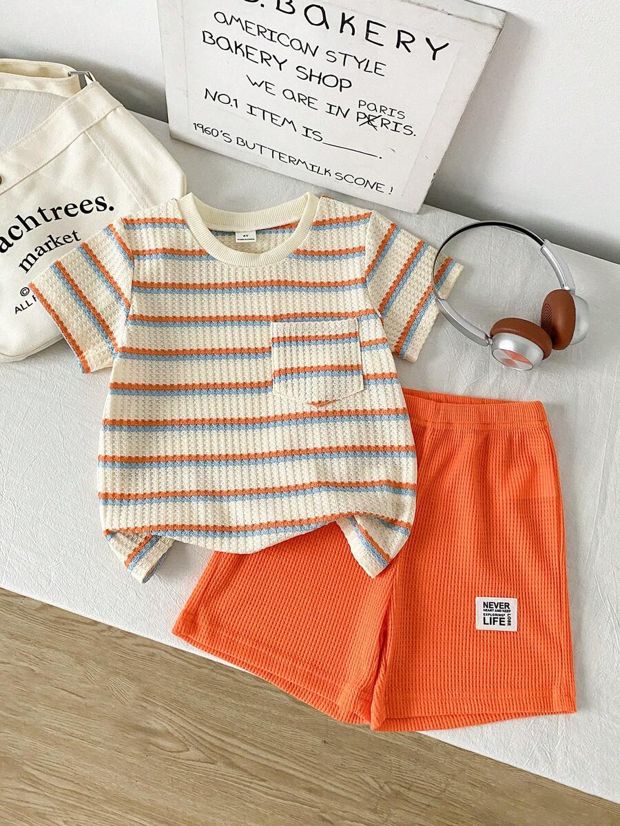 SHEIN Playful Pals 男童夏季休闲度假及日常通勤华夫格面料撞色条纹印花拼接口袋短袖T恤和荧光橙色短裤套装