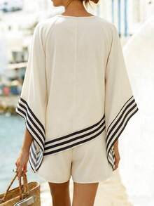 SHEIN Holidaya Bộ đồ nữ mùa hè gồm áo cổ chữ V và quần short, phối màu tương phản, tay ngắn, quần short cạp cao co giãn, phong cách thường ngày, rộng rãi, thích hợp cho kỳ nghỉ. - Màu be - Xem 2