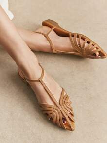 Rosivie Giày sandal đế bằng mũi nhọn màu caramel dành cho nữ, thiết kế quai chữ T rỗng, gót thấp thoải mái, kiểu dáng retro mùa hè, thích hợp đi biển hoặc đi làm. - Màu nâu nhạt - Xem 3