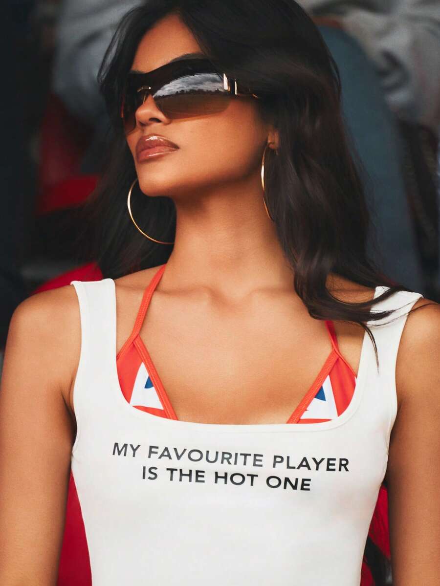 MISSGUIDED 最愛球員方領白色背心短版上衣休閒無袖夏季上衣,2026世界盃運動風街頭球衣 - 白色 - 查看 1