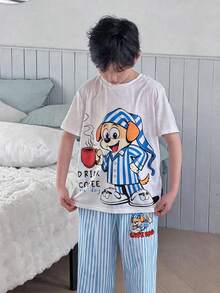 SHEIN 两件套儿童/青少年男孩可爱卡通涂鸦图案圆领短袖T恤和蓝白条纹短裤睡衣套装，柔软舒适，适合春夏季节、外出、情人节、约会、旅行、度假、家庭聚会、返校、婚礼、晚间活动、运动、生日派对等场合。 - 彩色 - 查看 3