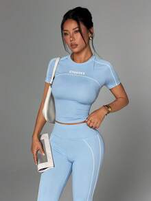 SHEIN Dewbera 女士紧身黑白圆领短袖运动T恤，喇叭运动裤，女士运动套装 - 淺藍色 - 查看 4