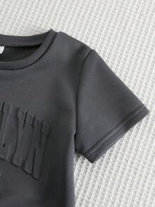 SHEIN 2件/組 男童字母印花圓領短袖T恤配工裝口袋與灰色長褲，休閒運動套裝，適合春、夏、秋季，度假、上學、派對皆適用 - 灰色 - 查看 7